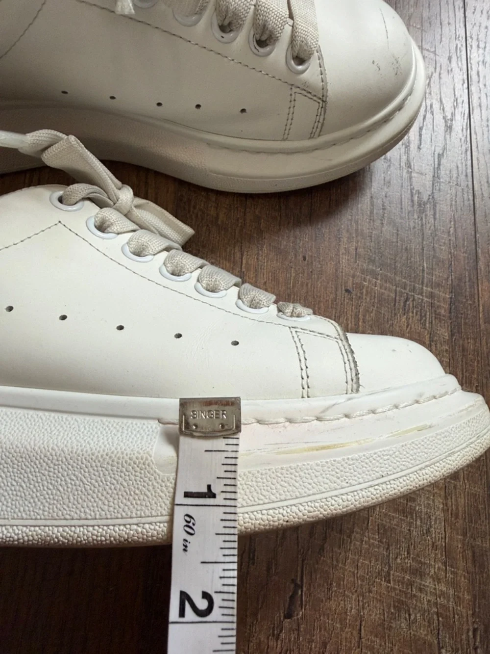 Alexander McQueen Cream Leather Low-Top Sneakers - Picture 5 of 10